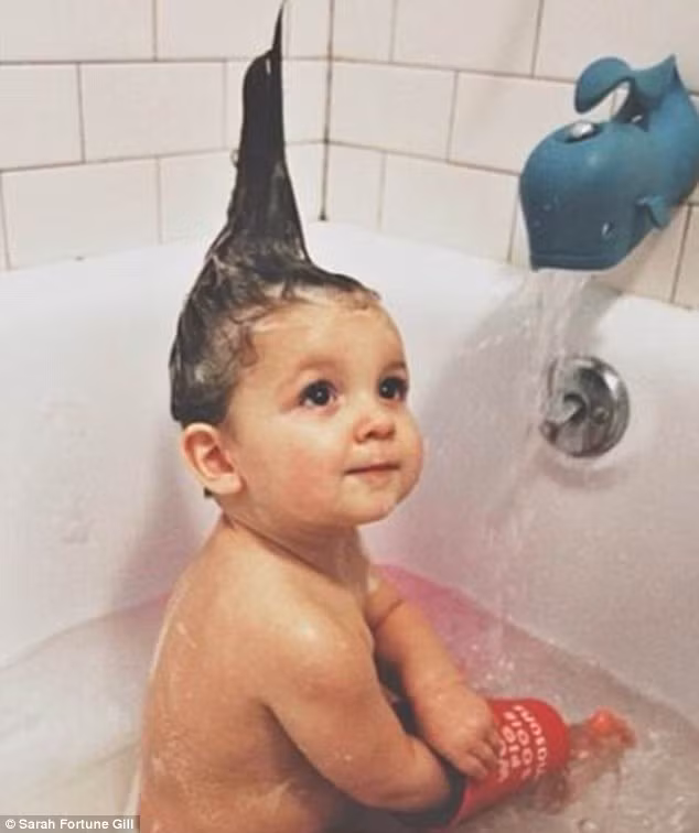 Tạo dáng tóc củ tỏi khi tắm.