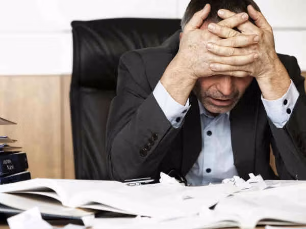 Trầm cảm. Một người đàn ông mắc chứng trầm cảm có thể mất hứng thú trong chuyện tình cảm. Đây cũng được xem là một trong những nguyên nhân của rối loạn chức năng cương dương.