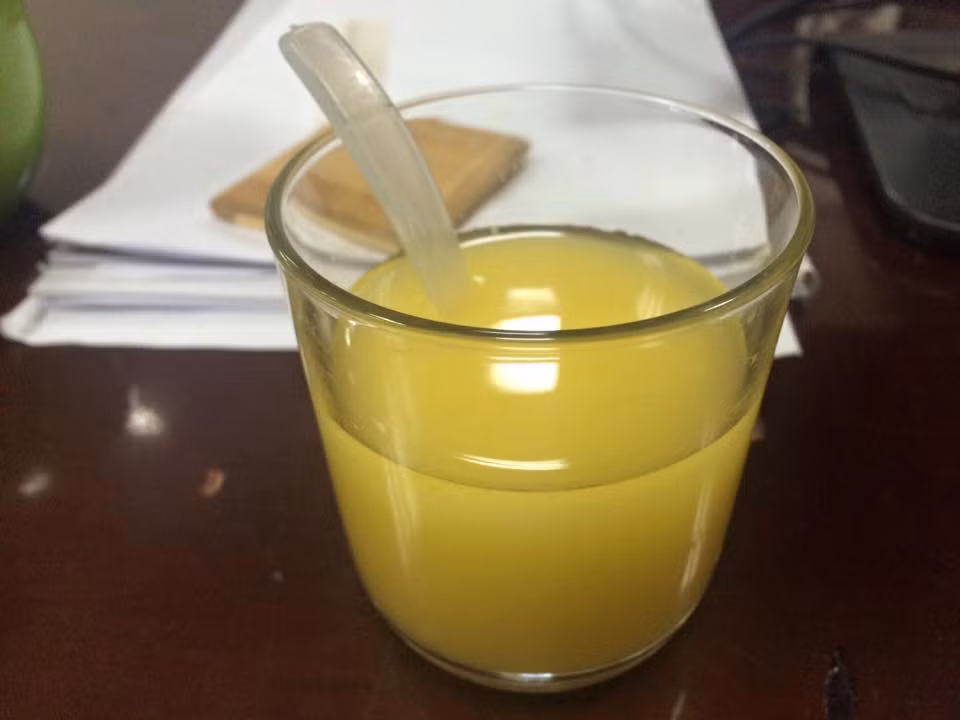 Nếu áp dụng công thức detox giảm cân này, buổi sáng bạn dùng một cốc tinh bột nghệ bao gồm (2-3 muỗng cafe bột nghệ và 250 ml nước) việc sử dụng tinh bột nghệ mỗi buổi sáng giúp cho làn da luôn sáng đẹp trong ngày, nếu dùng lâu thì không cần dùng son phấn bạn cũng có một gương mặt đẹp tự nhiên với làn da sáng.