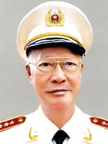 Đại tướng Mai Chí Thọ (SN 1922, quê tỉnh Nam Định) vị Đại tướng Công an nhân dân đầu tiên ,từng đảm nhiệm chức vụ Chủ tịch UBND TP HCM (từ tháng 3/1979 đến 6/1985). Đến năm 1986, Đại tướng là Bộ trưởng Bộ Nội vụ (nay là Bộ Công an). Ông mất năm 2007 và hiện tuyến đường mang tên ông là con đường huyết mạch nối cửa ngõ XLHN vào cảng biển Cát Lái, hầm vượt sông Sài Gòn, đường cao tốc TP HCM- Long Thành- Dầu Giây.