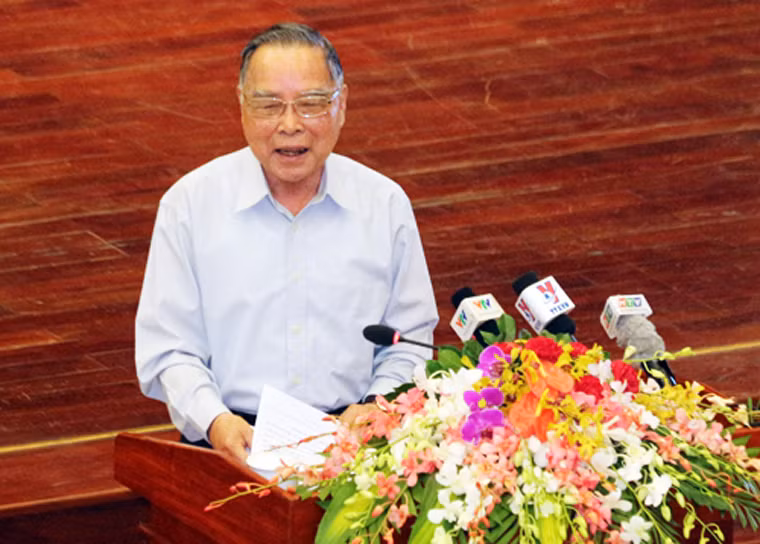 Nguyên Thủ tướng Phan Văn Khải (SN 1933, quê huyện Củ Chi, TP HCM) cũng từ đảm nhiệm chức vụ Chủ tịch UBND TP HCM (từ năm 1985 đến 3/1989). Sau đó ông được điều động về Trung ương lần lượt giữ chức vụ Phó Thủ tướng, Thủ tướng (tháng 9/1997).