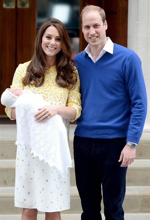 Công nương Kate và hoàng tử William hạnh phúc chào đón cô công chúa nhỏ của mình.