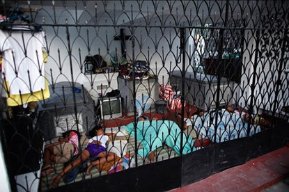 Những người giàu có nhất khu ổ chuột mới được sống trong những ngôi nhà mồ như thế này