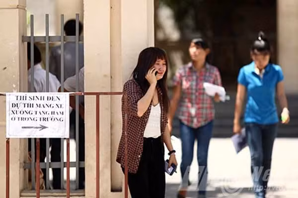 Dien thoai, tai lieu “giet chet” thi sinh thi THPT Quoc gia 2015