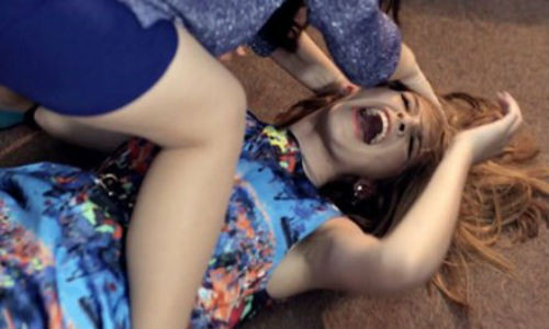 Hai quy ba nghi danh ghen kinh hoang, nguoi chet ke bat tinh