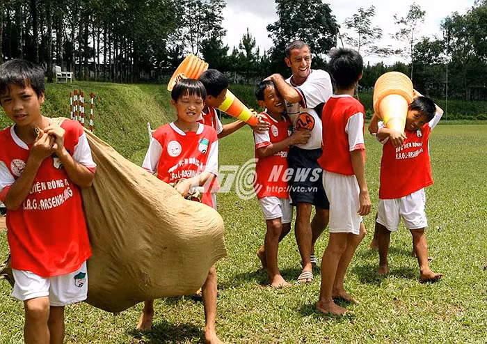 Cong Phuong va dau cua 3 soc khien bau Duc nong mat-Hinh-2