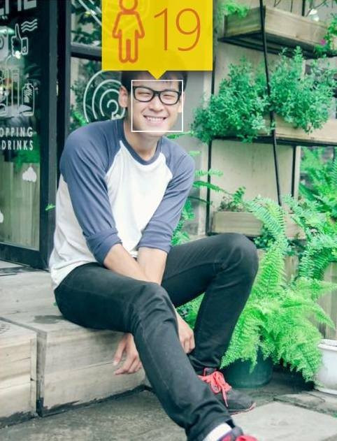 Cựu quán quân Hot Vteen 2012 Phan Nguyễn (Nguyễn Ngọc Phan) vui mừng khi được trẻ ra một tuổi so với hiện tại.