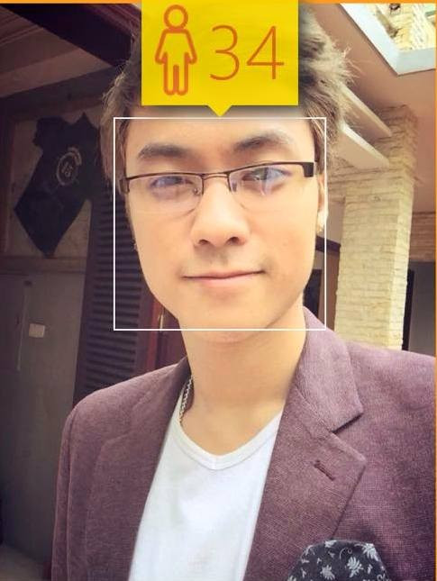 Vương Anh Ole đau lòng hơn khi chỉ thêm chiếc kính và lối ăn mặc khác, anh được dự đoán 34 tuổi. Thực tế, hot boy sinh năm 1992.