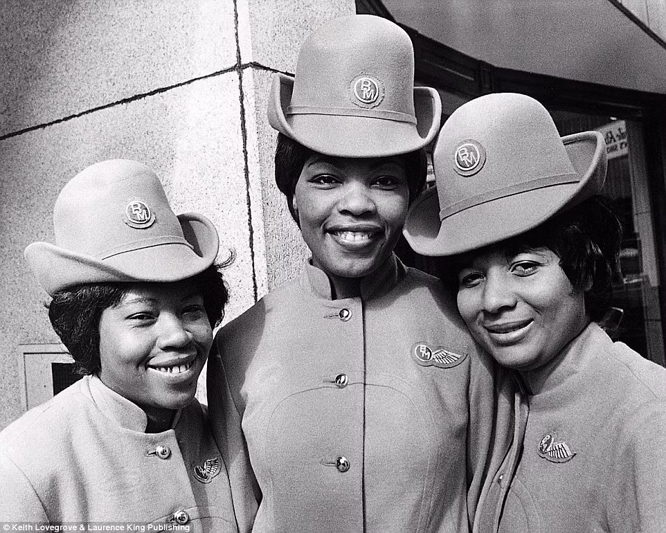 Tiep vien hang khong mac gi vao 50 nam truoc?-Hinh-13