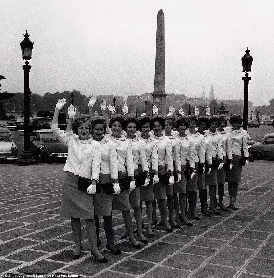 Tiep vien hang khong mac gi vao 50 nam truoc?-Hinh-6