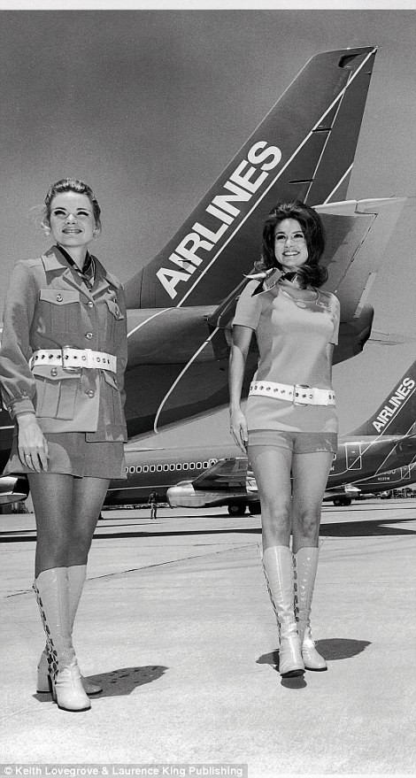 Tiếp viên hàng không mặc gì vào 50 năm trước? - Hình 11 Tiep vien hang khong mac gi vao 50 nam truoc?-Hinh-11