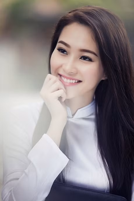 Cùng với thần thái sang trọng, nền nã, và hướng xây dựng hình ảnh đúng đắn, Thu Thảo dành được nhiều tình cảm từ công chúng.