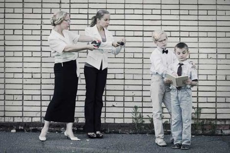 Điều khiển con cái để đạt được những điều mình mong muốn.