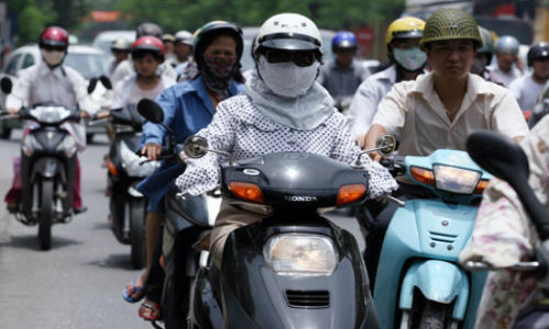 Thoi tiet Ha Noi hom nay: Ngay nang nong, dem mua rao