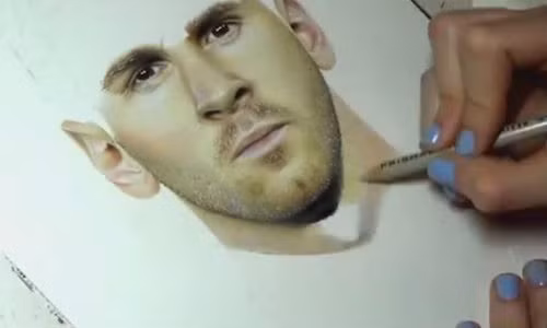 Xem co gai ve chan dung Messi nhu anh chup