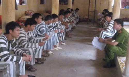 Trai tam giam thiéu hàng chuc nghin chõ giam giũ