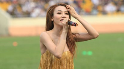 6 my nhan boc lua “dot chay” san bong bang vu dao-Hinh-7