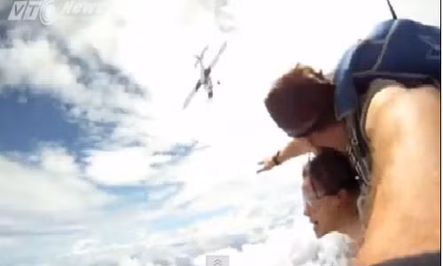 Thot tim canh may bay suyt 