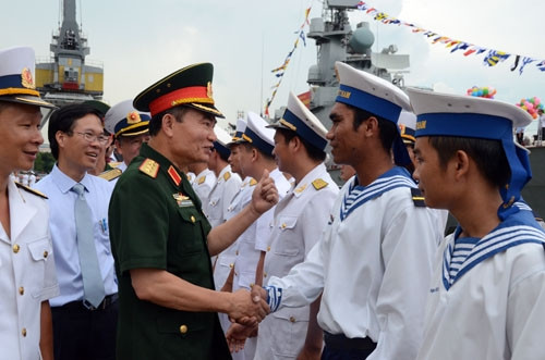 Thượng tướng Trương Quang Khánh động viên cán bộ, chiến sĩ Vùng 2 Hải quân.