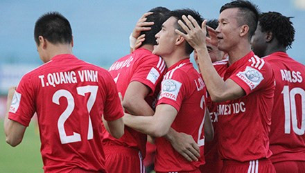 Công Vinh ăn mừng bàn thắng "nhận vơ"?