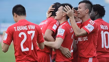 Công Vinh ăn mừng bàn thắng "nhận vơ"?