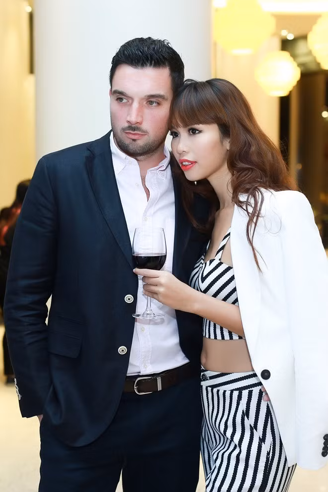 Bạn trai kém hai tuổi thường đồng hành cùng Hà Anh tại các sự kiện giải trí.