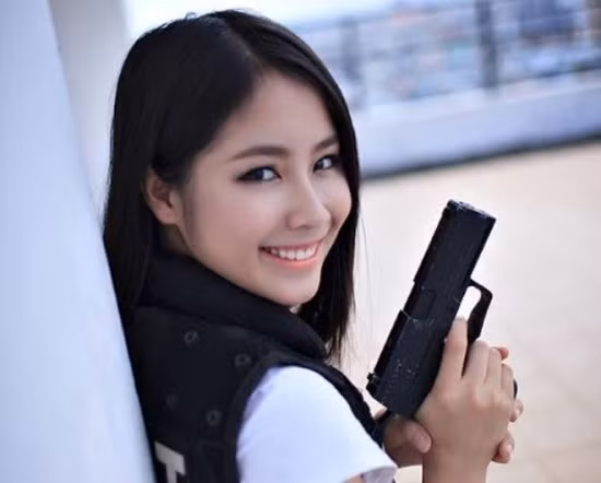 9X từng đạt một số thành tích trong các cuộc thi sắc đẹp như Top 12 Hot V-teen toàn quốc 2013, Top 40 Hoa Hậu Việt Nam 2014, giải nhất cuộc thi ảnh Vintage - 4 vị trong em.