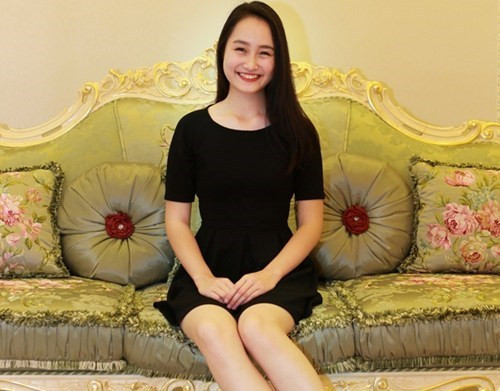 Sở hữu chiều cao khủng 1m75, nữ đại sứ trường THPT Chu Văn An Nguyễn Thu Hà (15 tuổi) là tâm gương' sáng và được mọi người 'tâm phục khẩu phục' khi làm chủ hàng tá những giải thưởng cao quý.