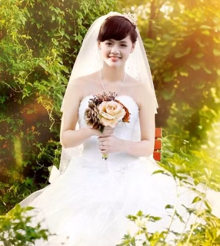 Cô bạn My Nguyễn, tên thật là Nguyễn Thị Tú Anh, sinh năm 1997, hiện là học sinh trường THPT Phú Xuyên A, Hà Nội.