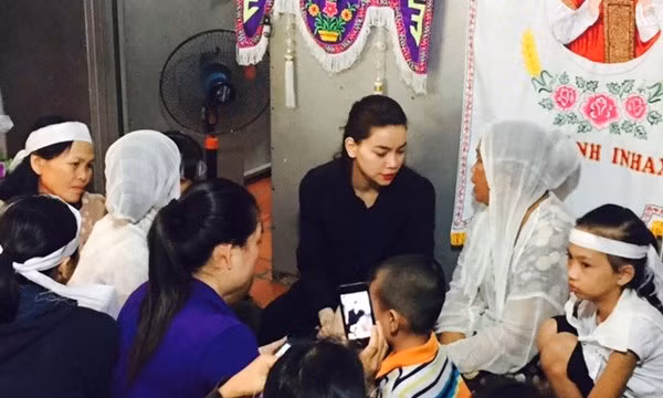 Ho Ngoc Ha du dam tang nan nhan xe Audi tong