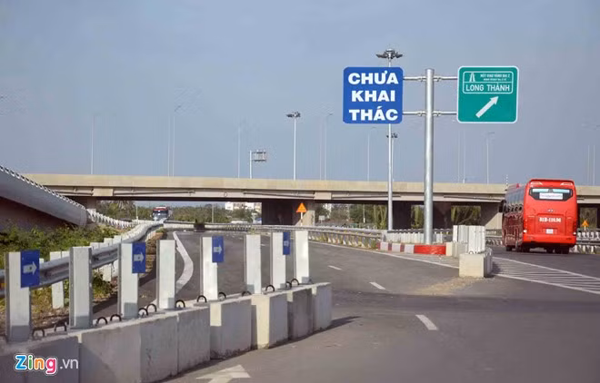 Tuy nhiên, hiện tại một số nhánh ở nút giao vành đai 2 này vẫn chưa đưa vào khai thác. Tuy nhiên, hiện tại một số nhánh ở nút giao vành đai 2 này vẫn chưa đưa vào khai thác.