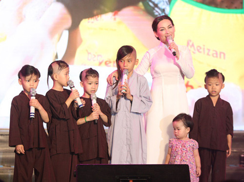 “Co dau 8 tuoi” Phi Nhung khien nguoi xem phat cuong-Hinh-9