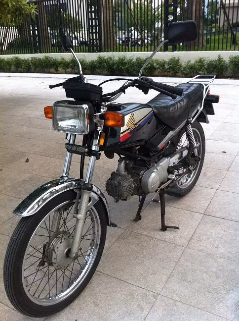 Hộp số 4 cấp côn tay của Win 100 có cơ cấu chuyển số là 1-0-2-3-4.