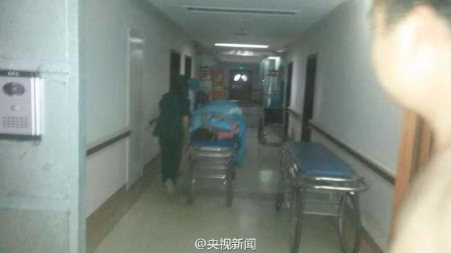 Canh sat do de cho dan ngay tren xe cong vu-Hinh-7