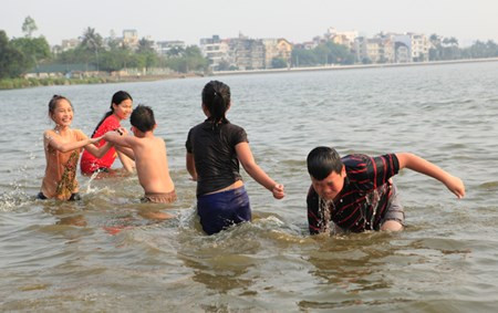 Canh rung minh tre Ha Noi lao xuong tam Ho Tay-Hinh-4