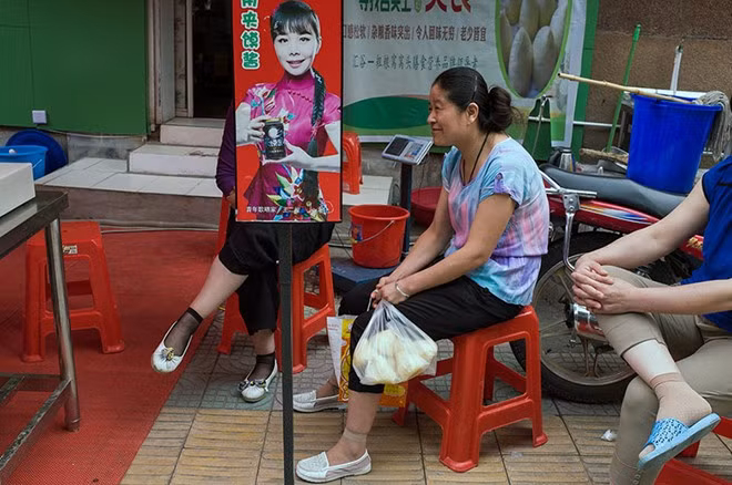 Vị trí đặc biệt của tấm bản khiến người xem dễ dàng nhìn nhầm.