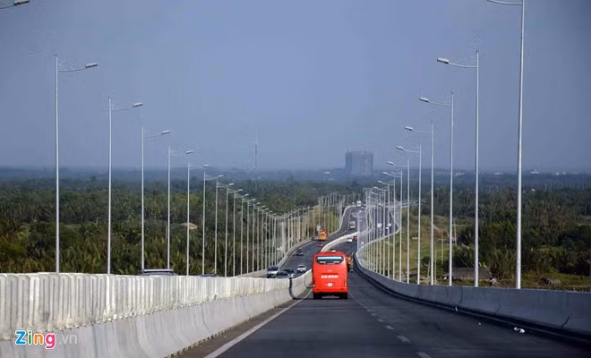 Được khởi công vào tháng 10/2009, đến 2/1/2014, 20km đoạn vành đai 2 (TP HCM) đến QL51 (Đồng Nai) đã đưa vào sử dụng. Được khởi công vào tháng 10/2009, đến 2/1/2014, 20km đoạn vành đai 2 (TP HCM) đến QL51 (Đồng Nai) đã đưa vào sử dụng.