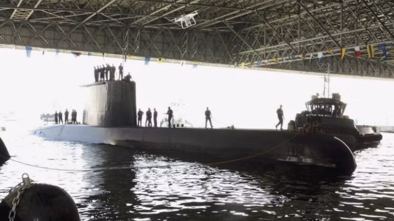 Ngoài ra, một loại tàu ngầm khác nhiều khả năng cũng sẽ lọt vào "tầm ngắm" của Hải quân Philippines đó là tàu ngầm lớp Type 209 do Đức thiết kế. Lớp tàu ngầm Type 209 tới nay đã có tới 61 chiếc được hoàn thiện, được sử dụng trong lực lượng hải quân của hơn 12 quốc gia trong đó có cả Hải quân Indonesia và Hải quân Hàn Quốc.