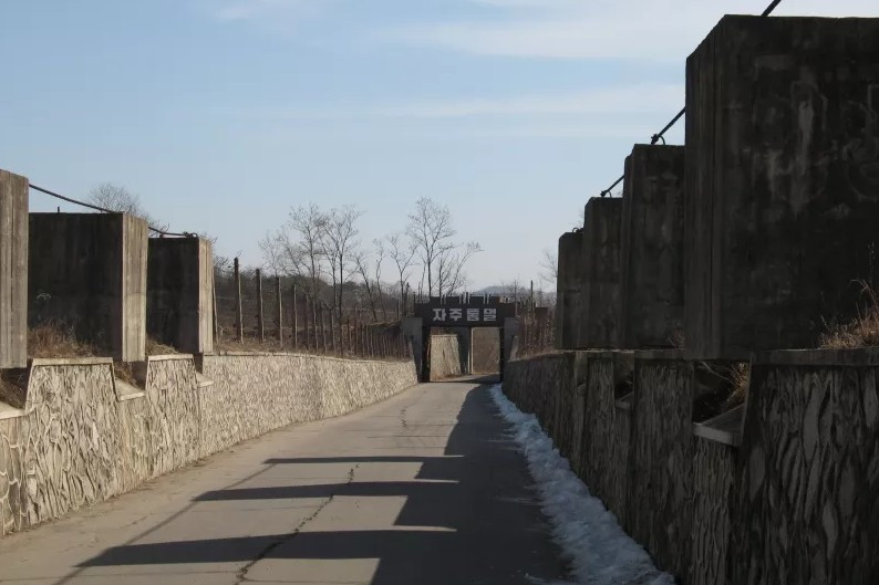 Đường tới Bảo tàng Hòa bình bên trong DMZ.
