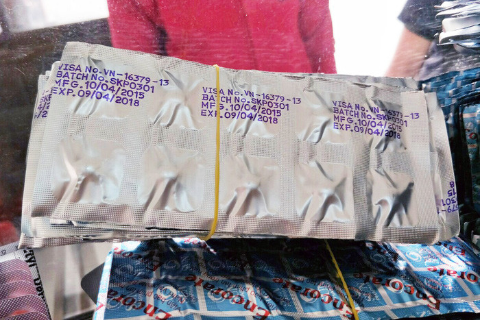 Thuốc Encorate 200mg hết hạn sử dụng từ ngày 9-4 nhưng ngày 16-5 nhân viên quầy thuốc bảo hiểm vẫn cấp cho bệnh nhân - Ảnh: B.A.