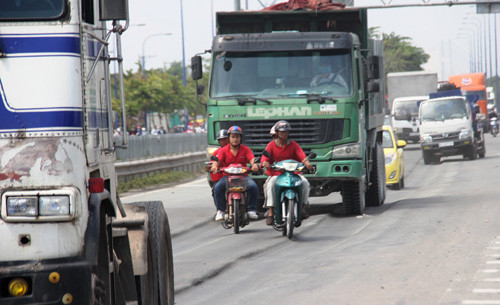 Dai lo hien dai nhat TP HCM de doa mang song nguoi dan-Hinh-4