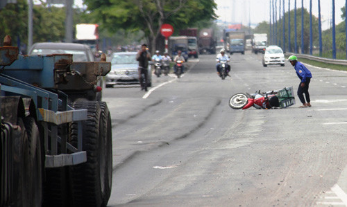 Dai lo hien dai nhat TP HCM de doa mang song nguoi dan-Hinh-3
