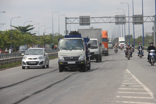Dai lo hien dai nhat TP HCM de doa mang song nguoi dan-Hinh-2