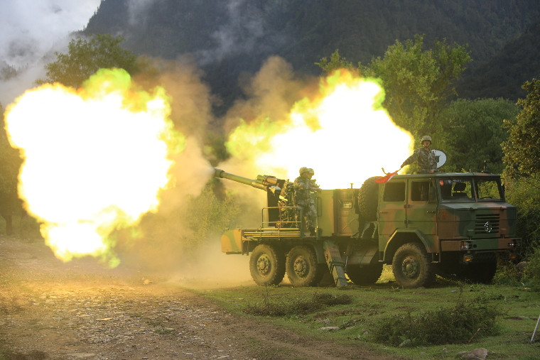 Mới đây, trang thông tin quân sự Military-Today căn cứ theo các tiêu chí về hỏa lực, tốc độ bắn, mang vác đạn, thời gian triển khai - thu hồi và bảo vệ...đã xếp top 10 khẩu pháo tự hành bánh lốp tốt nhất thế giới. Đáng ngạc nhiên, trong số 10 khẩu pháo này nước Nga lại đứng bét bảng, trong khi Mỹ không có đại diện nào. Nguồn ảnh: Chinamil