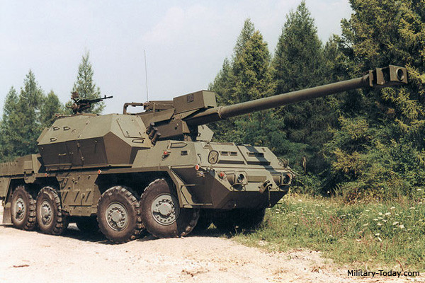 Vị trí thứ 3 thuộc về khẩu Zuzana của Slovakia được đưa vào phục vụ năm 1998. Zuzana trang bị khẩu pháo 155mm/L45 đạt tầm bắn từ 30-40km, tốc độ bắn đạt khoảng 5-6 phát/phút. Nó nổi bật với hệ thống điều khiển hỏa lực hiện đại, có thể tính toán phần tử bắn cực nhanh với hệ thống máy tính.... Nguồn ảnh: Military-Today