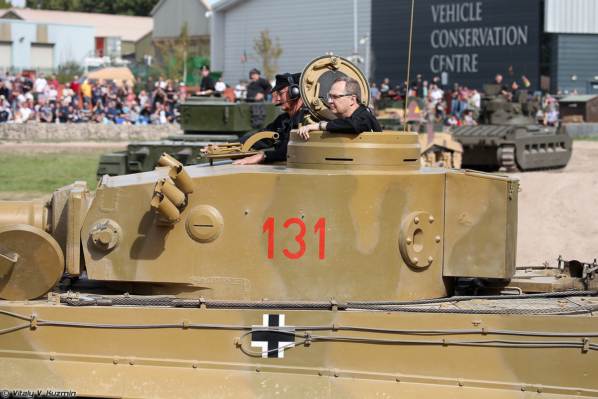 Hàng năm, Tiger 131 vẫn thường xuyên lăn bánh trên “thao trường” ở Bovington phục vụ các sự kiện. Nguồn ảnh: Vitaly Kuzmin