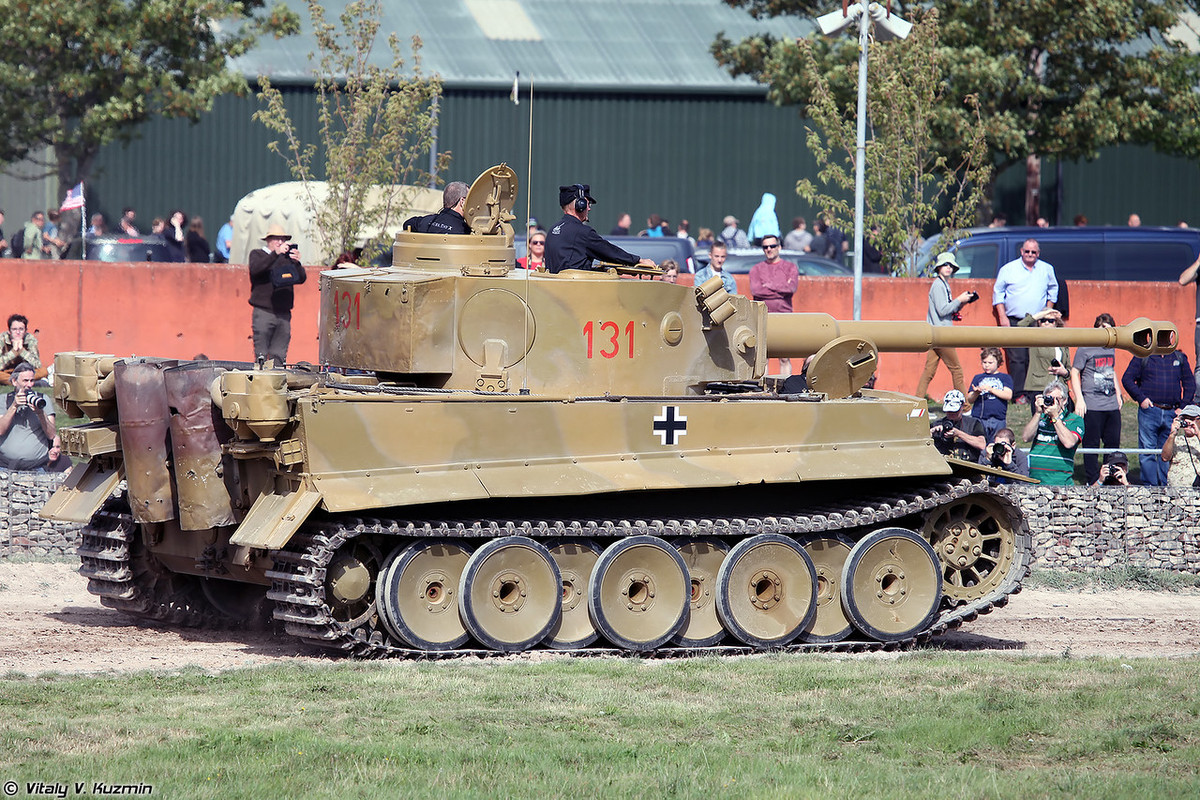 Ngoài ra, nó còn được trang bị hệ thống chữa cháy hiện đại trong khoang động cơ. Sau các nỗ lực "nâng cấp, Tiger 131 trở lại Bovington tháng 12/2003 với điều kiện sẵn sàng hoạt động. Nguồn ảnh: Vitaly Kuzmin