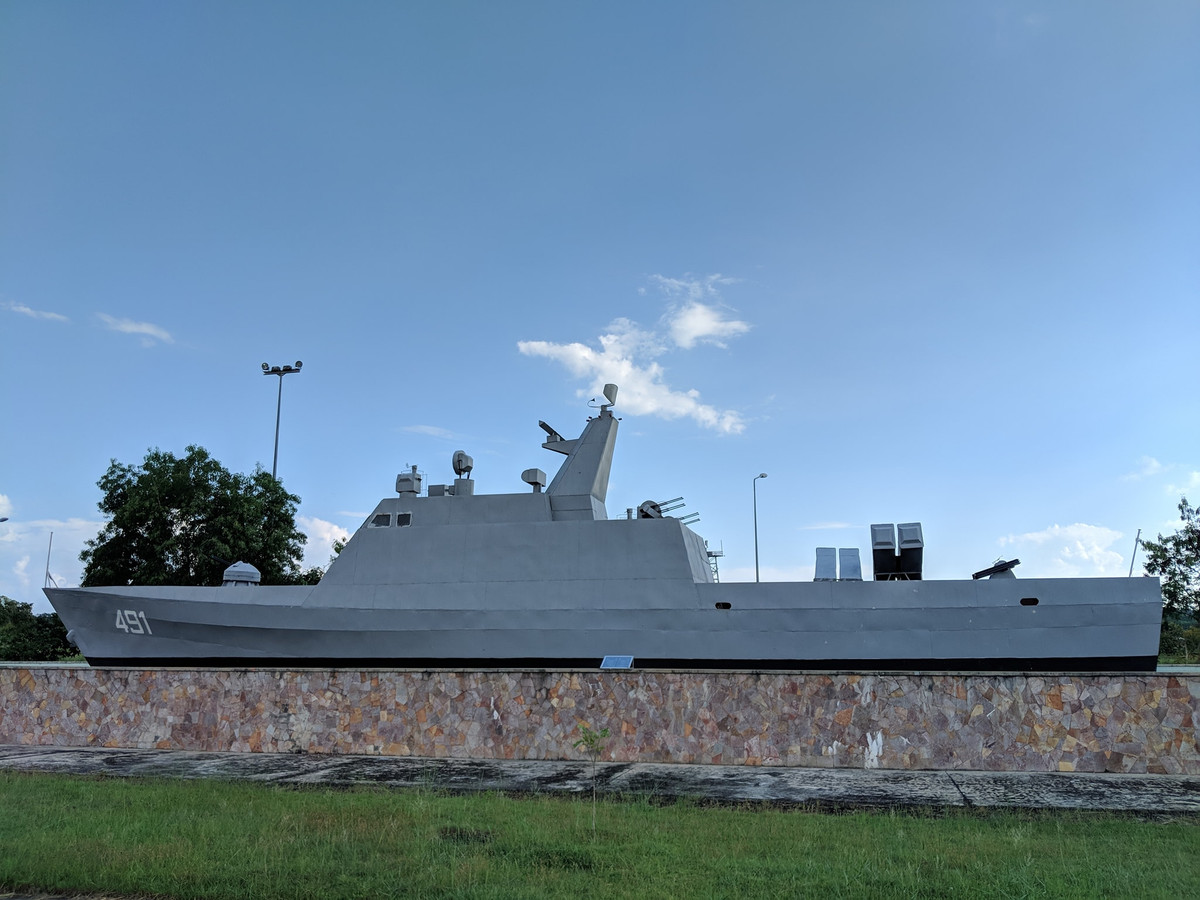 Trong ảnh là mô hình tàu tên lửa tấn công nhanh cỡ nhỏ mang số hiệu 491. Con tàu thật được hạ thủy trong giai đoạn 2012-2013 với hệ thống vũ khí hiện đại. Nguồn ảnh: bmpd