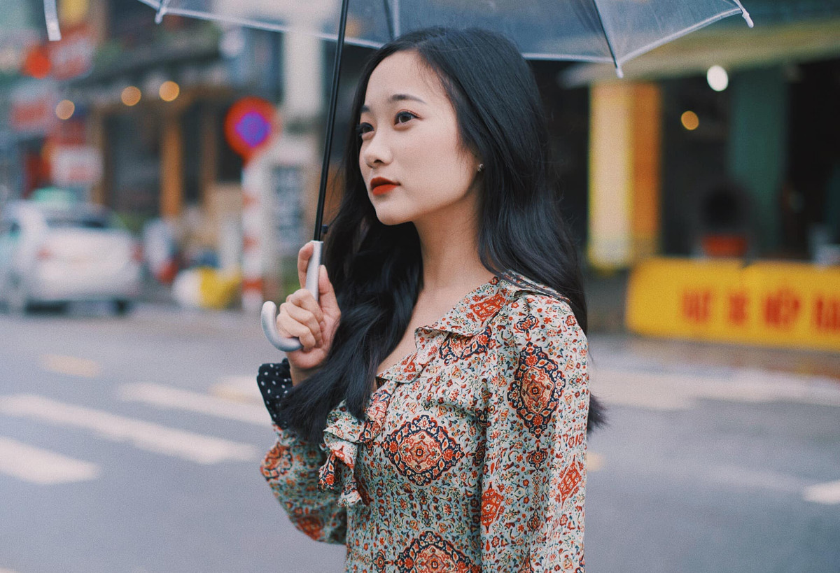 Những hình ảnh mà Tiêu Hạ đăng tải lên trang cá nhân trông cô nàng không khác gì "nàng thơ" bởi nó chứa đựng nhiều cảm xúc và ấn tượng, truyền tải được nhiều thứ giống với nick name mà cô nàng lựa chọn dành cho mình.