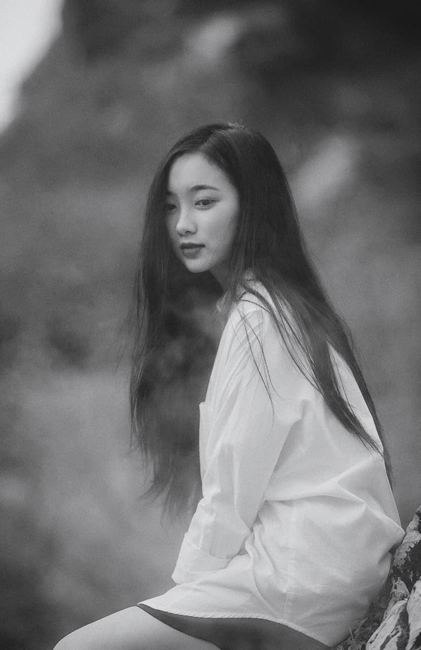 Theo chia sẻ của nữ nhiếp ảnh gia 9x, cô vẫn là một cô giáo nghiêm khắc nhưng đầy tâm lý. Trái lại, với nghề nhiếp ảnh cô lại biết truyền tải vào tác phẩm cái mơ mộng, lãng mạn rất riêng của mình.
